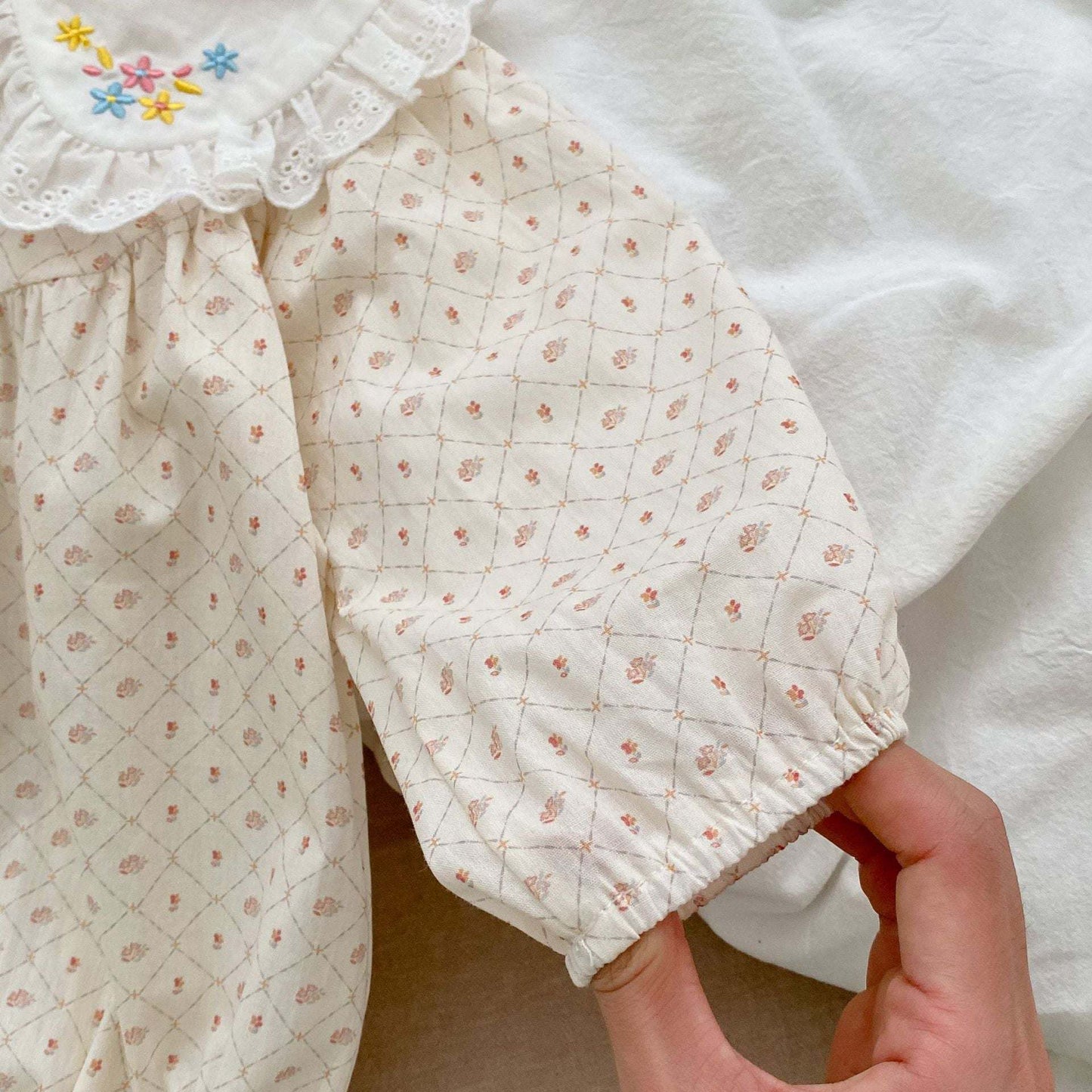 Baby Girl Ditsy Flower Pattern Mesh Doll Neck Onesies
