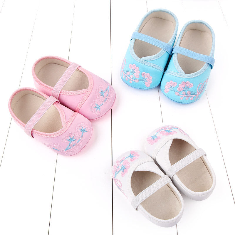 Classic embroidered baby shoes soft sole toddler shoes